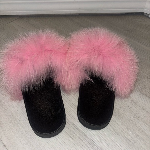 Fox Fur Slides - Picture 2 of 3